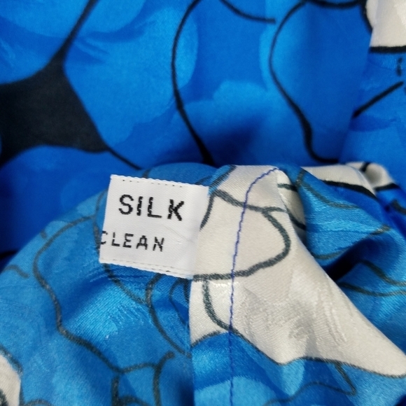 Vintage Le Canari 100% Silk Roses Padded Shoulder Hidden Button Front Blouse - Picture 13 of 13